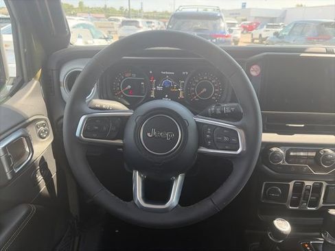 Used 2026 Jeep Wrangler Unlimited Sahara AWD/4WD image 15