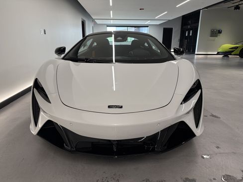 Used 2023 McLaren Artura RWD image 7