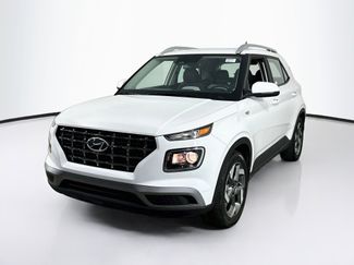 Used 2024 Hyundai Venue SEL FWD video 1