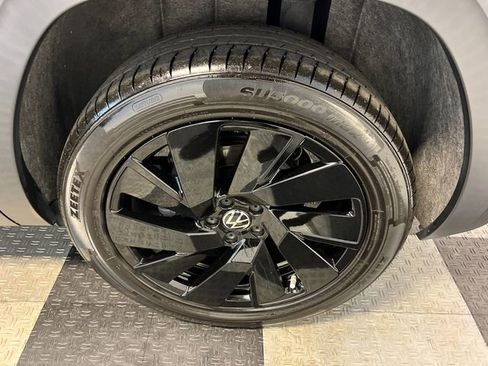 Used 2024 Volkswagen Atlas Cross Sport SE image 16