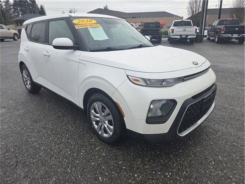 Used 2020 Kia Soul LX image 2