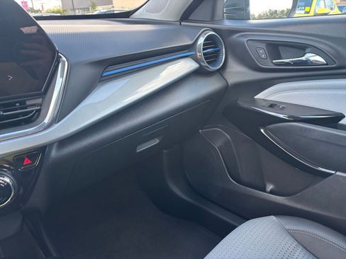 Used 2025 Chevrolet Trax LT image 33