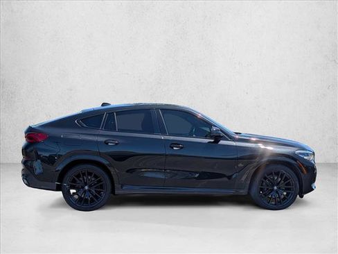 Used 2022 BMW X6 xDrive40i w/ M Sport Package AWD/4WD image 4