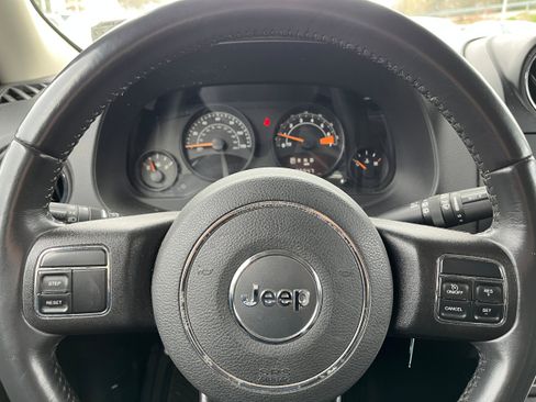 Used 2017 Jeep Patriot Latitude AWD/4WD image 15