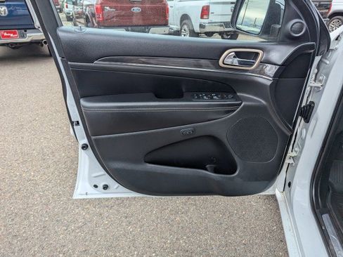 Used 2016 Jeep Grand Cherokee Overland AWD/4WD image 9