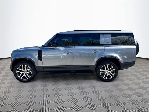 Used 2023 Land Rover Defender 130 SE image 9