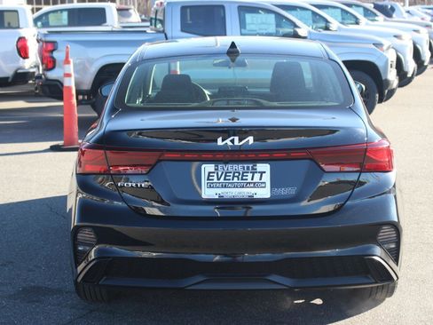 Used 2023 Kia Forte LXS w/ LXS Technology Package image 6