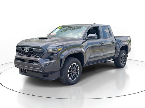 Used 2024 Toyota Tacoma TRD Sport w/ TRD Sport Upgrade Package RWD image 3