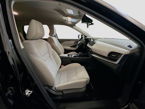 Used 2023 Nissan Rogue SV image 31