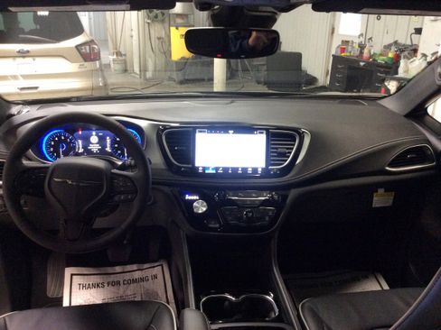 New 2026 Chrysler Pacifica Limited w/ S Appearance Package image 18