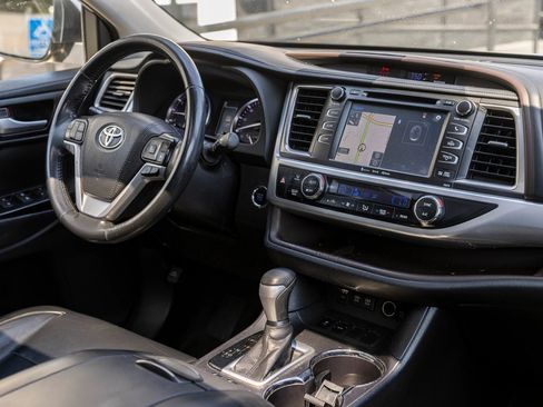 Used 2018 Toyota Highlander XLE FWD image 37
