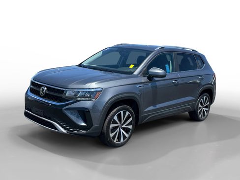 Used 2023 Volkswagen Taos SE FWD image 1