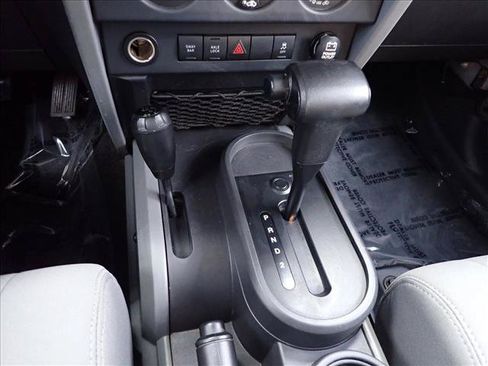 Used 2010 Jeep Wrangler Unlimited Rubicon AWD/4WD image 19