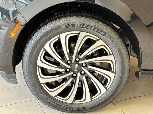 Certified 2025 Lincoln Navigator Reserve image 27