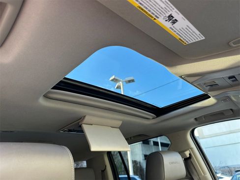 Used 2019 GMC Yukon XL Denali w/ Denali Ultimate Package image 15