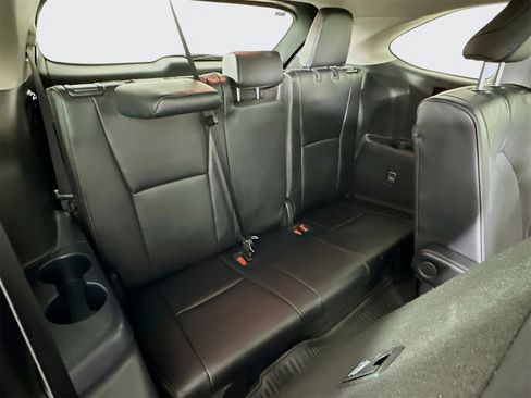 Used 2024 Toyota Highlander Platinum image 29