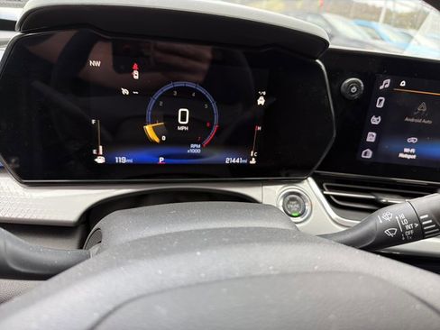 Used 2025 Chevrolet Trax LT image 18