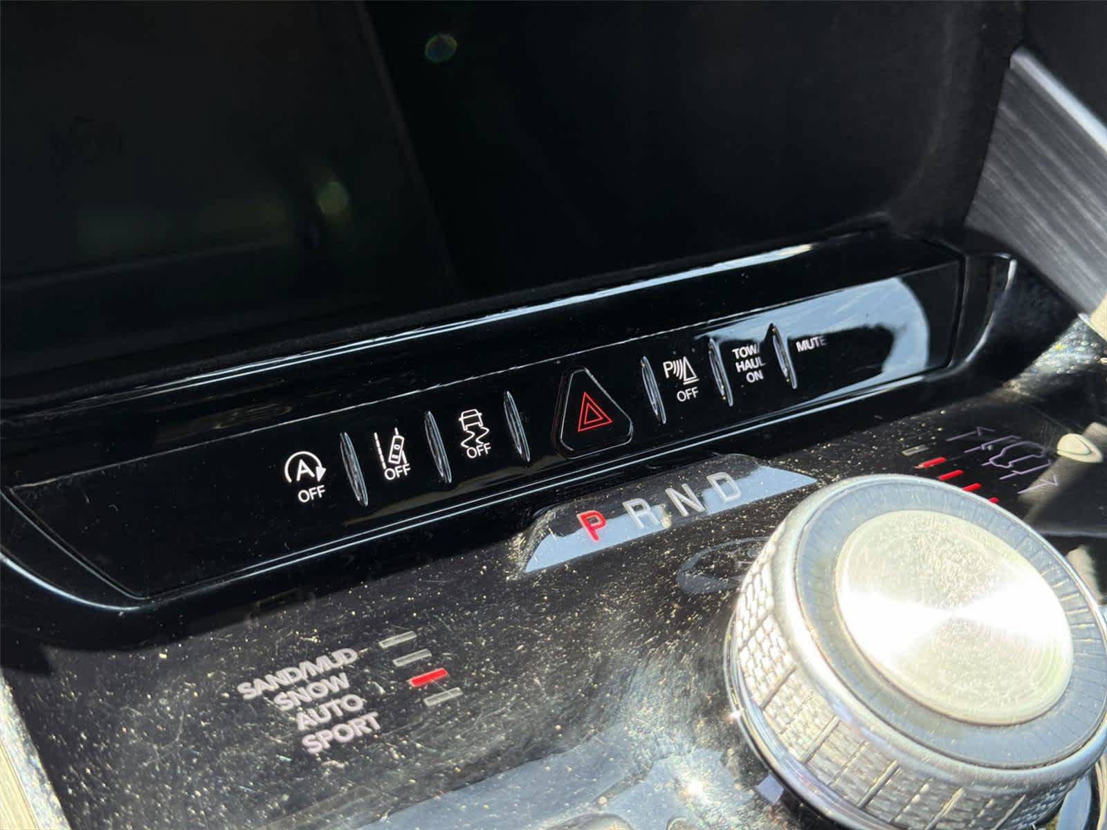 Used 2024 Jeep Wagoneer Series III AWD/4WD image 36