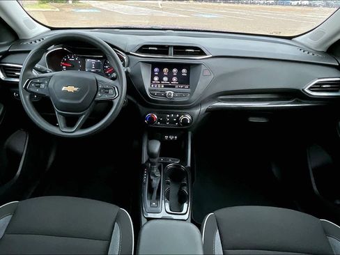Used 2023 Chevrolet TrailBlazer LT FWD image 9