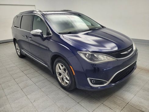 Used 2017 Chrysler Pacifica Limited FWD image 13