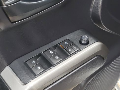 Used 2020 Toyota Tacoma SR5 RWD image 21