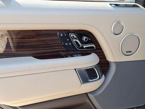 Used 2019 Land Rover Range Rover Autobiography image 19