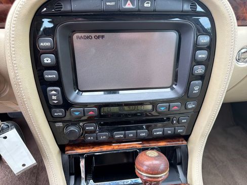 Used 2005 Jaguar XJ8 RWD image 28
