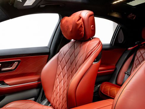 Used 2022 Mercedes-Benz S 580 4MATIC Sedan w/ AMG Line Package image 14