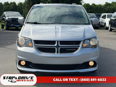 Used 2019 Dodge Grand Caravan GT FWD image 2