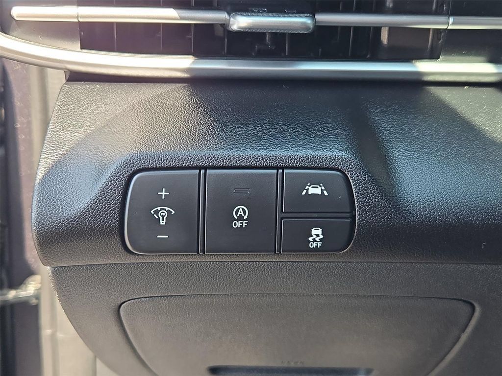 Used 2022 Hyundai Elantra SE w/ Cargo Package FWD image 9