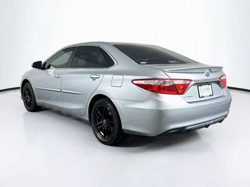 Used 2017 Toyota Camry SE FWD image 5