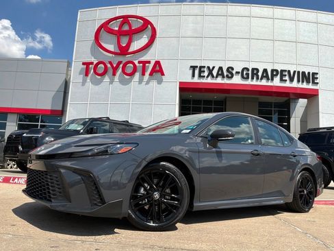 Used 2026 Toyota Camry SE FWD image 2