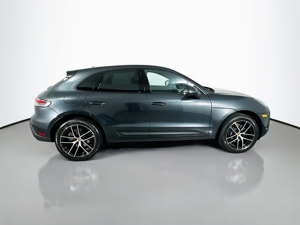 Certified 2025 Porsche Macan AWD/4WD image 8