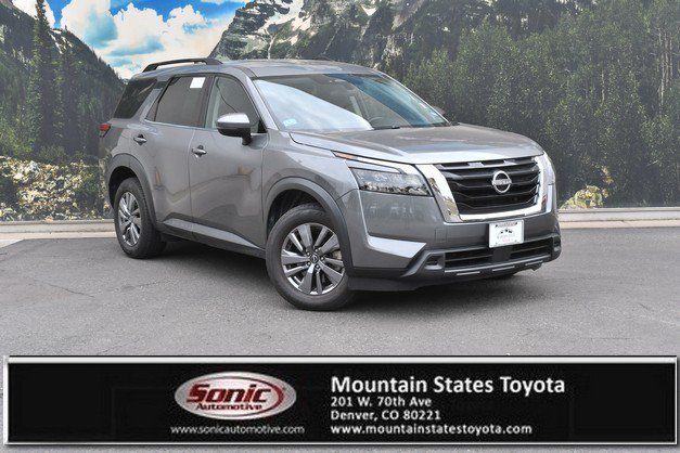 Used 2025 Nissan Pathfinder SV AWD/4WD image 1