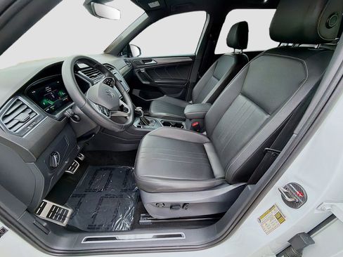 Used 2023 Volkswagen Tiguan SE R-Line FWD image 19