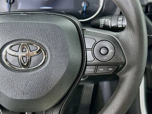 Used 2025 Toyota RAV4 XLE AWD/4WD image 20