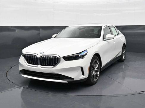 New 2026 BMW 530i w/ Convenience Package RWD image 1