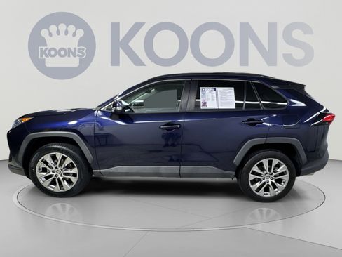 Used 2021 Toyota RAV4 XLE Premium AWD/4WD image 17
