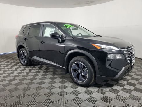 Used 2025 Nissan Rogue SV FWD image 2
