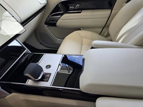 New 2025 Land Rover Range Rover SE image 41