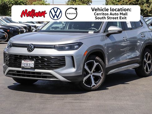 Used 2026 Volkswagen Tiguan SE FWD image 1