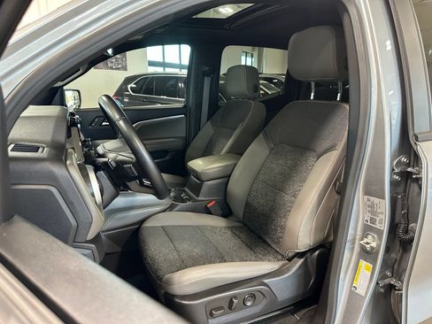 Used 2024 Chevrolet Colorado ZR2 w/ Technology Package AWD/4WD image 13