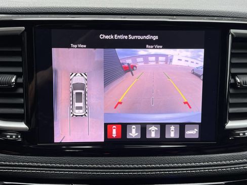 Used 2023 Chrysler Pacifica Touring-L w/ Uconnect Theater Family Group image 33