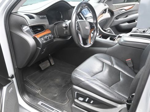 Used 2019 Cadillac Escalade Premium Luxury AWD/4WD image 12