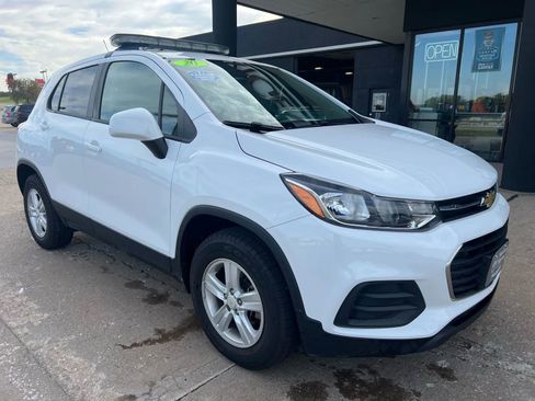 Used 2020 Chevrolet Trax LS w/ Tint and Cruise Package image 11