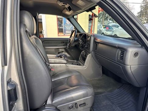 Used 2004 Chevrolet Silverado 2500 LT w/ Heavy-Duty Power Package image 17