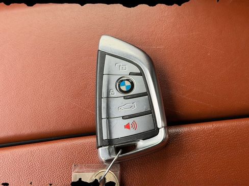 Used 2021 BMW X7 xDrive40i w/ M Sport Package AWD/4WD image 31