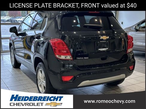Used 2022 Chevrolet Trax LT w/ LT Convenience Package image 4