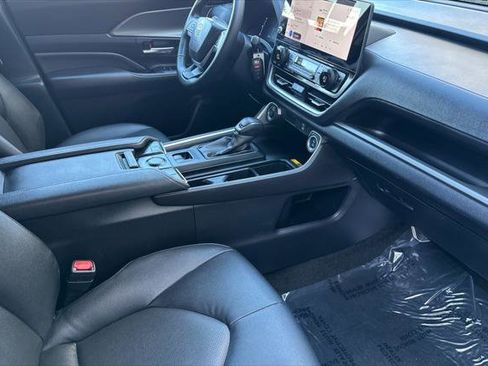 Certified 2025 Toyota Grand Highlander AWD image 18