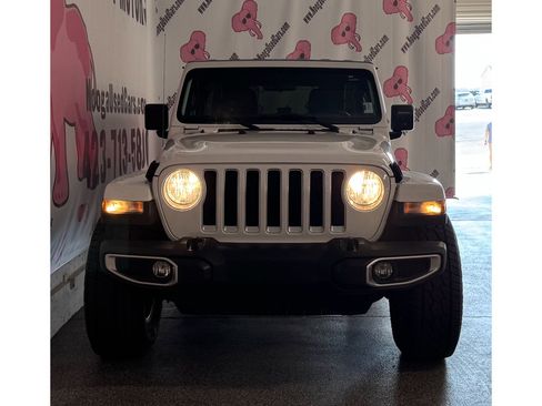 Used 2018 Jeep Wrangler Unlimited Sahara AWD/4WD image 5